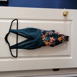 Cupshe Ladies One Piece Swim